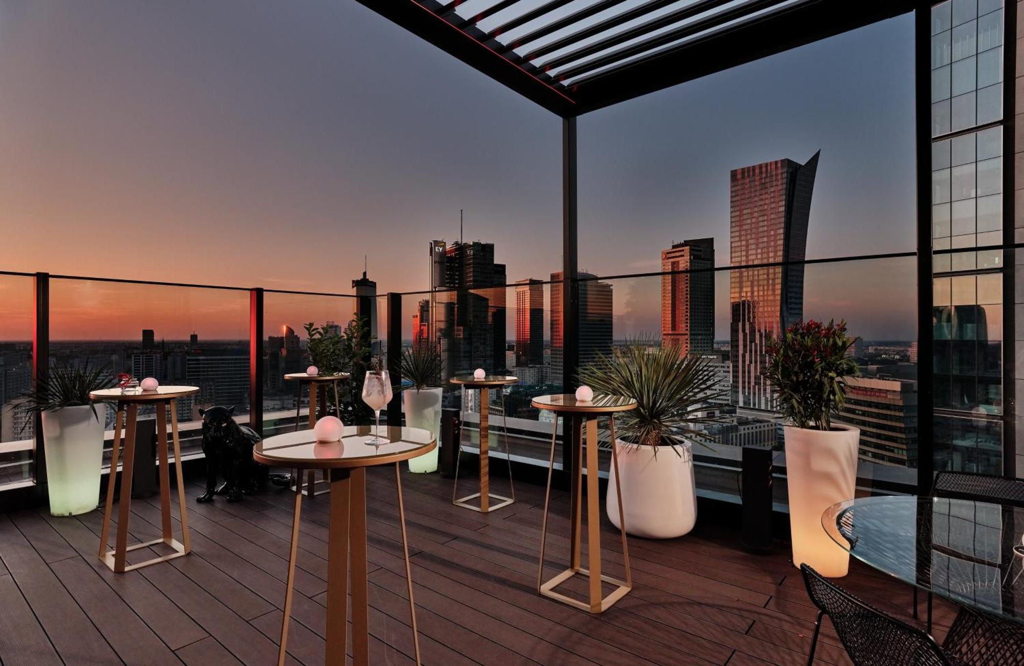 Nyx Hotel Warsaw By Leonardo Hotels Exterior photo Rooftop bar